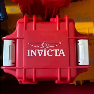 One slot invicta watch case
